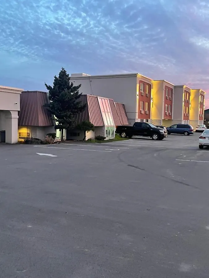 ** Отель Niagara Lodge & Suites Канада
