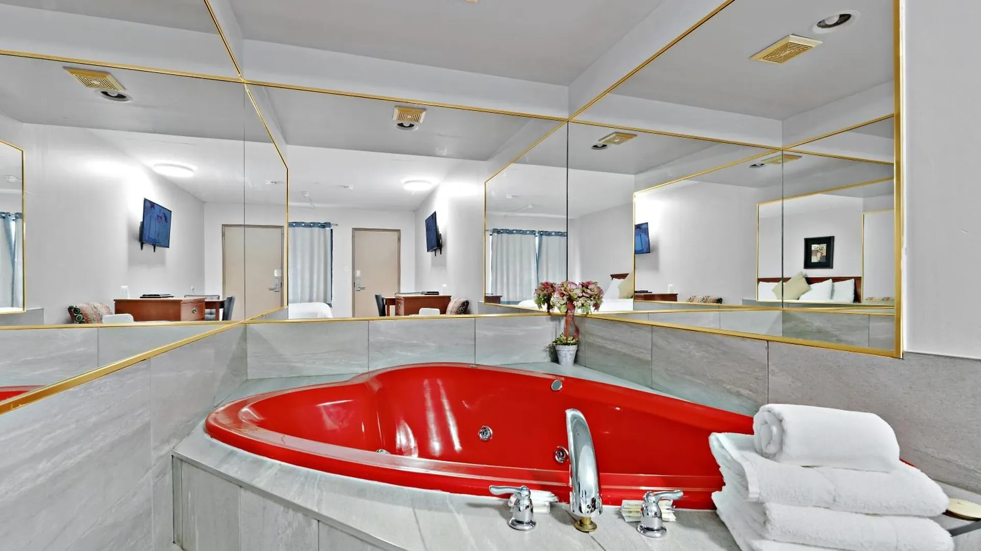 Niagara Lodge & Suites Отель Ниагара-Фолс