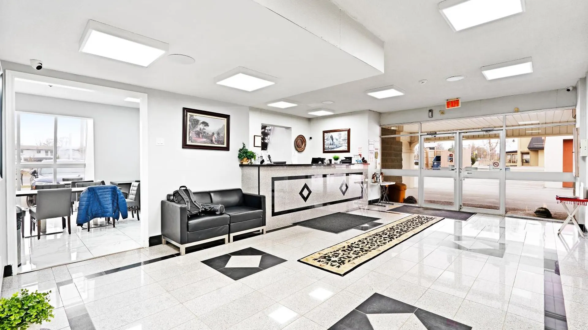 ** Отель Niagara Lodge & Suites Канада
