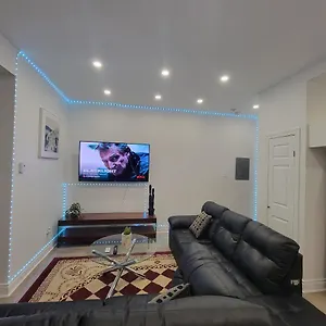High Speed Internet - Amazing Loft In Central Homestay Montreal
