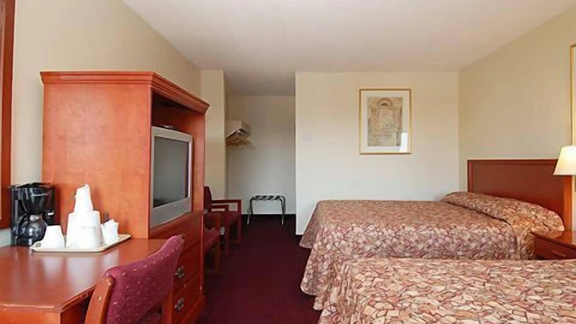 Niagara Lodge & Suites Hotel