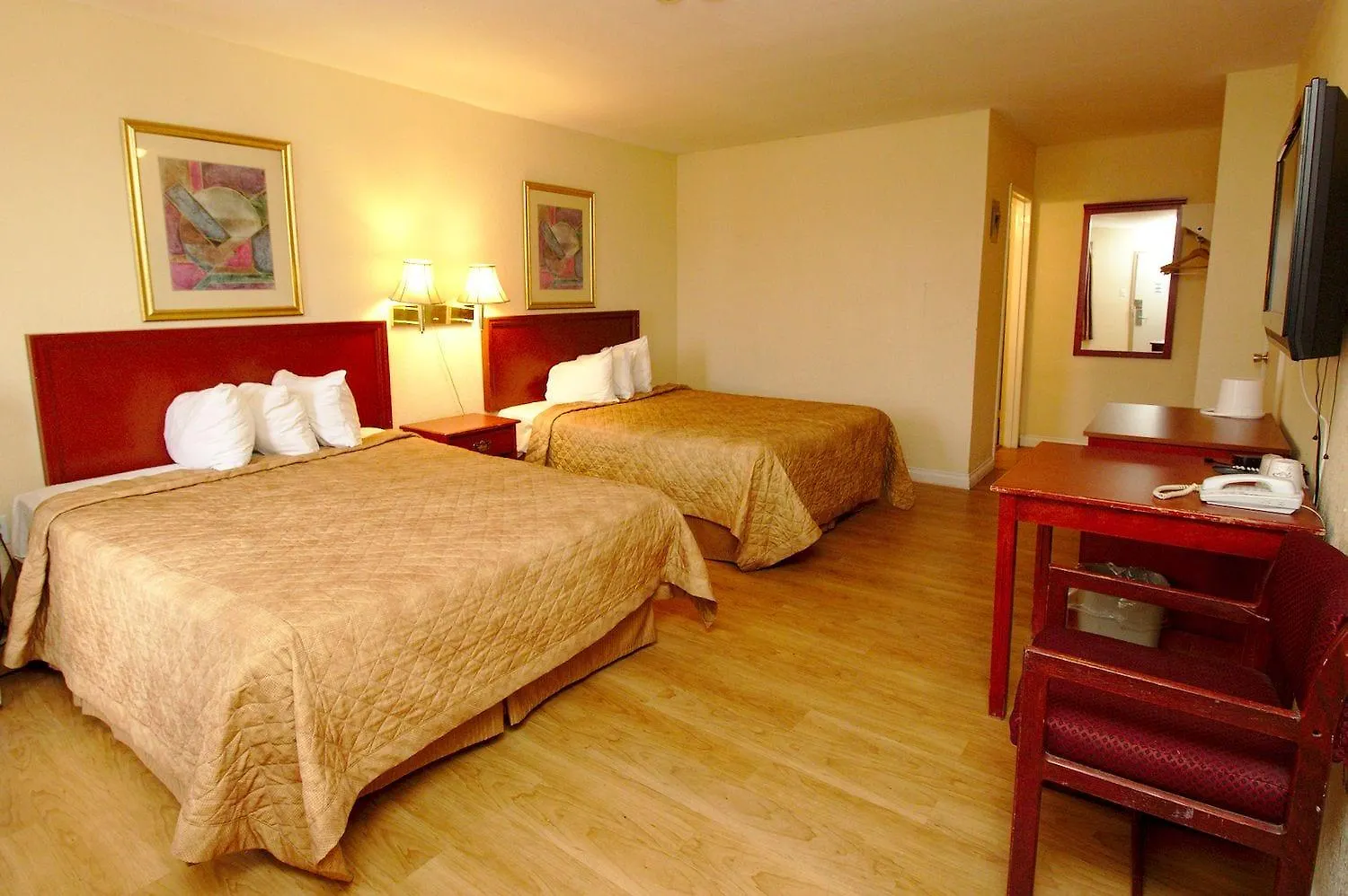 Hotel Niagara Lodge & Suites