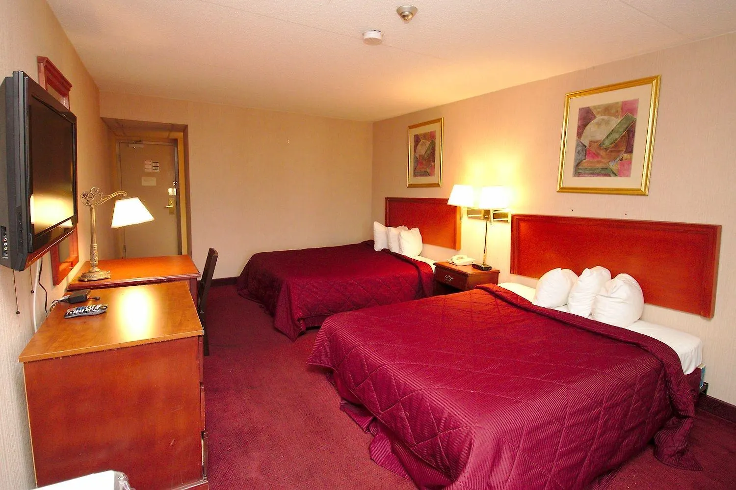 ** Hotel Niagara Lodge & Suites Canada