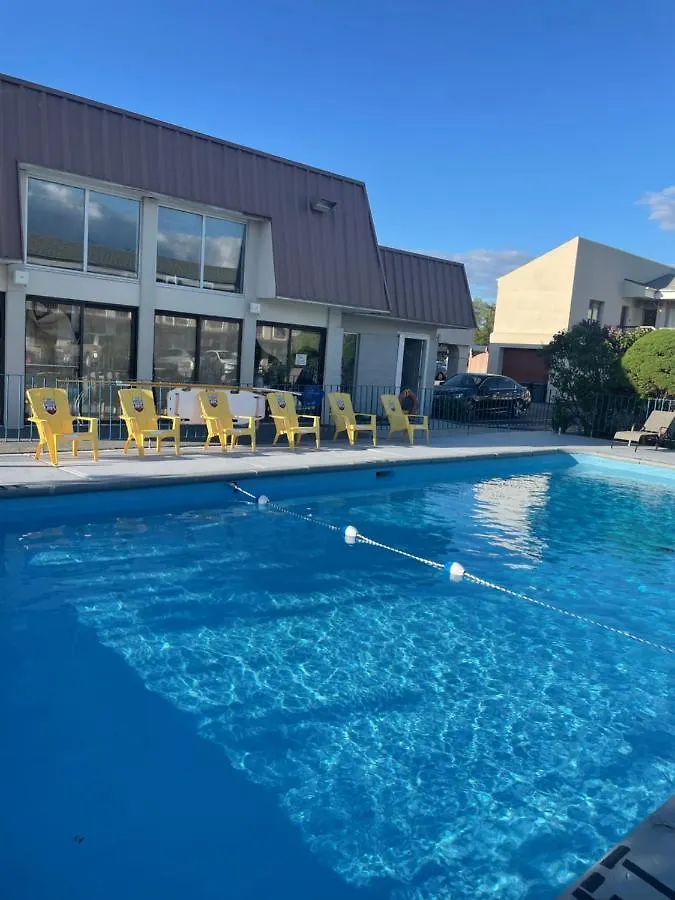 Niagara Lodge & Suites