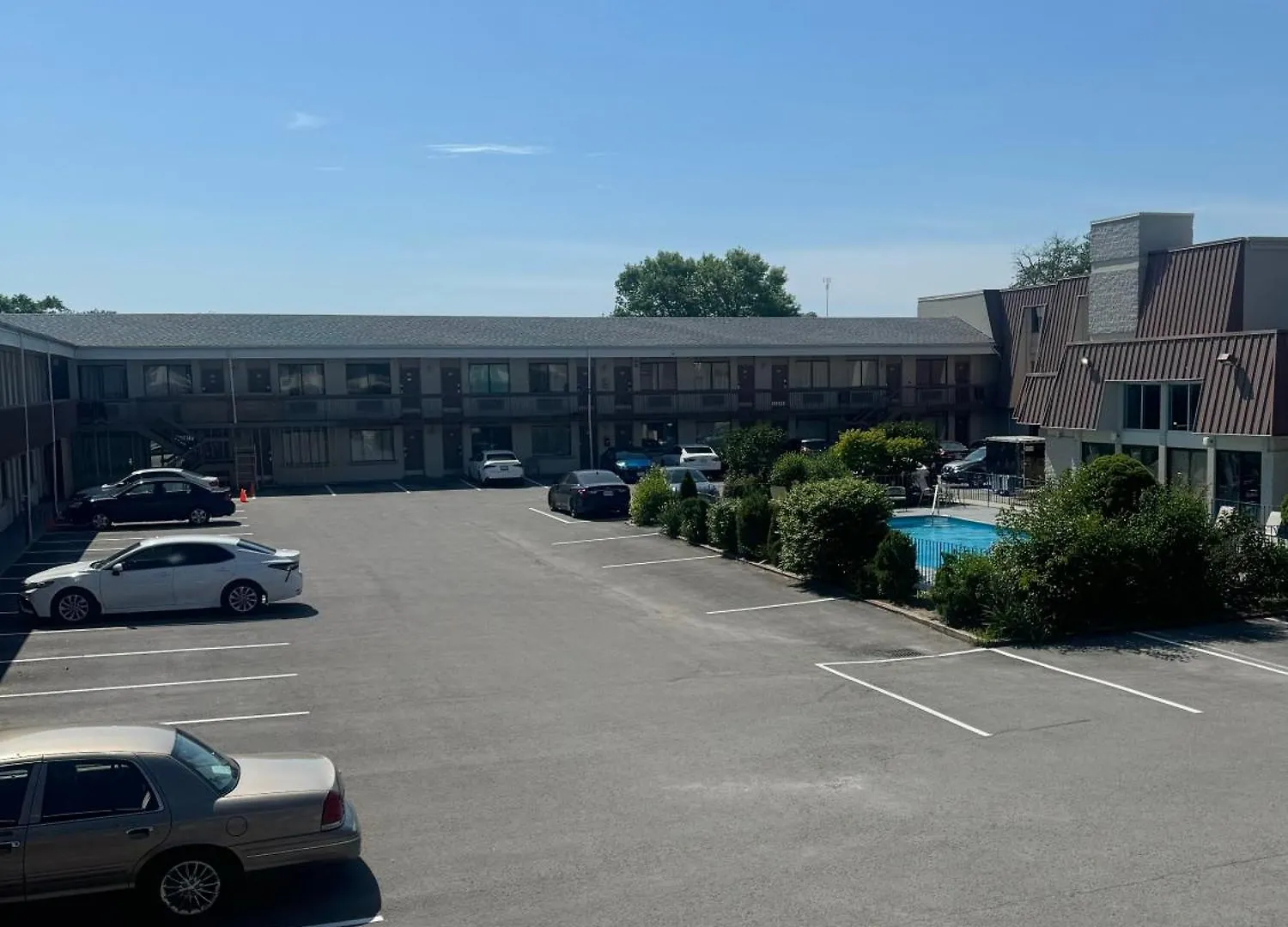 Niagara Lodge & Suites Hotel