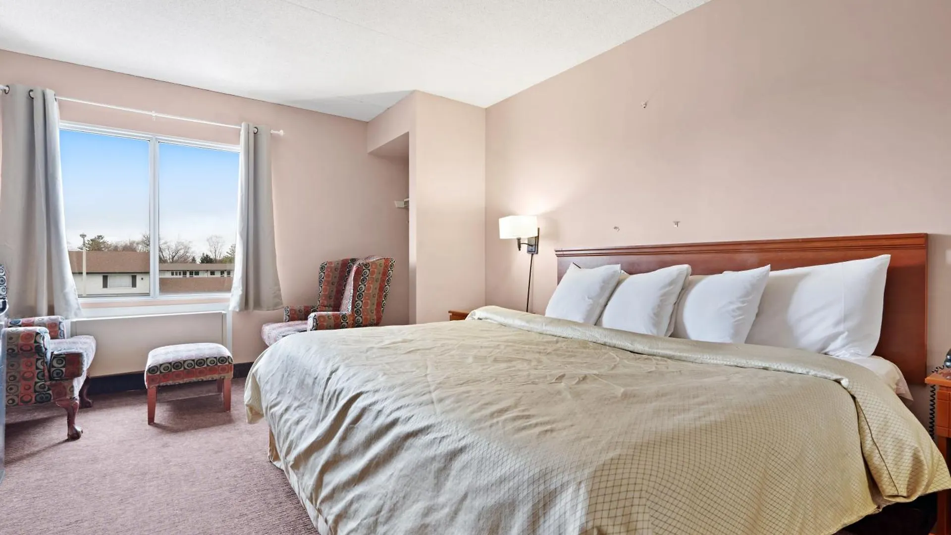 ** Hotel Niagara Lodge & Suites Canada