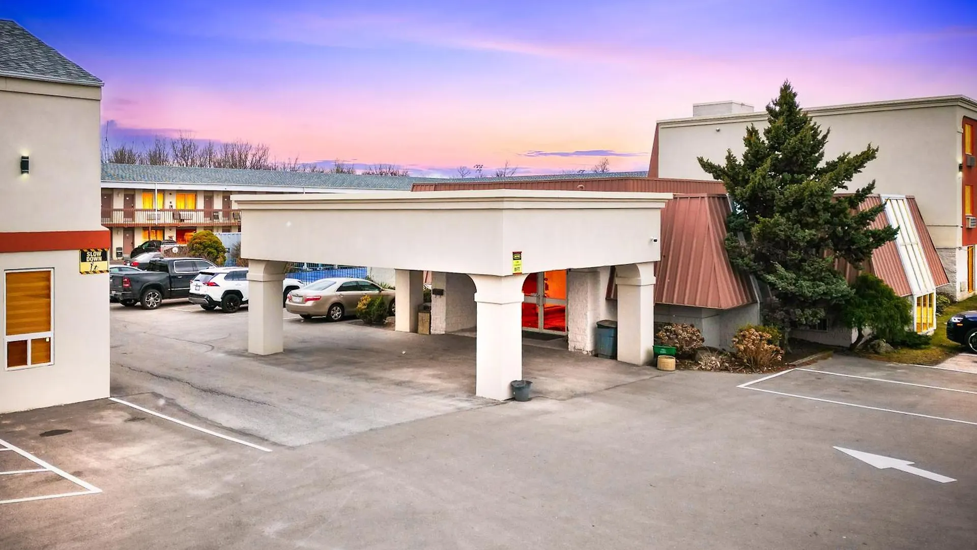 ** Hotel Niagara Lodge & Suites Canada